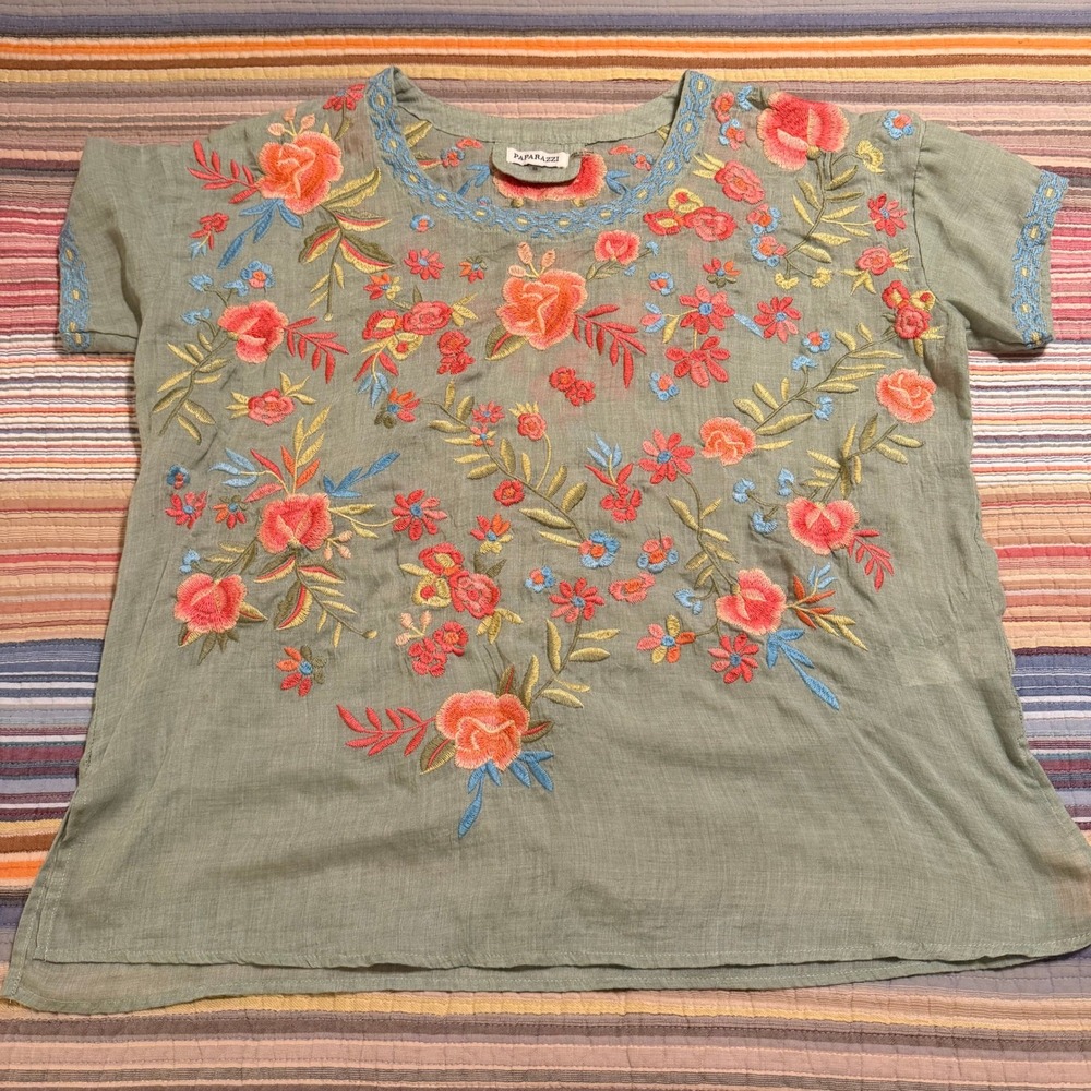 Paparazzi Embroidered Tunic Top Sage Green‎ Floral Short Sleeve Women's Size S
